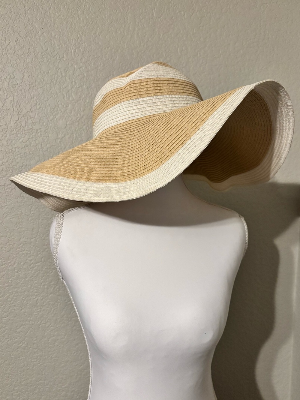 Wide Brim Sun Hat - Beige & White